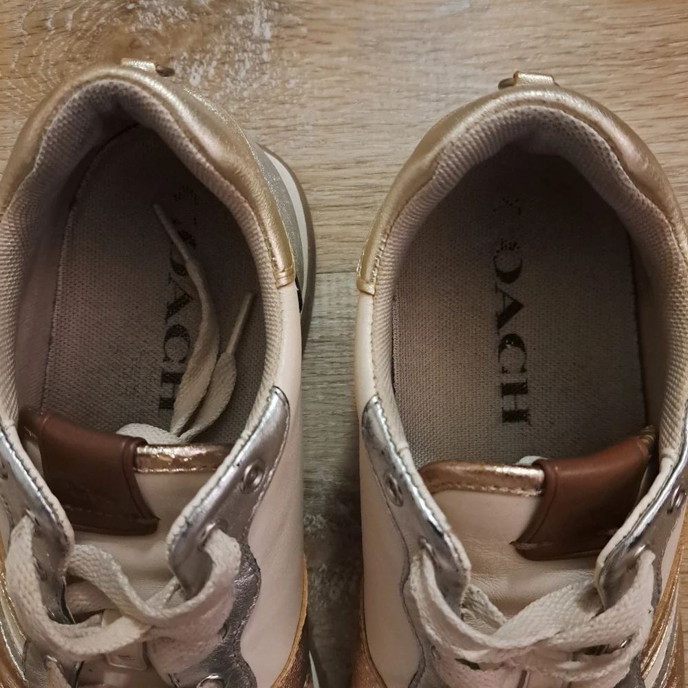 COACH Wave Patchwork Runner Beige Rose Silver Gold Wave Stripes Women's Size 8.5